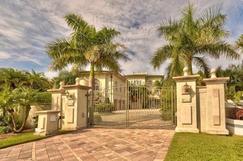 220 Gulf Boulevard 8, BELLEAIR BEACH