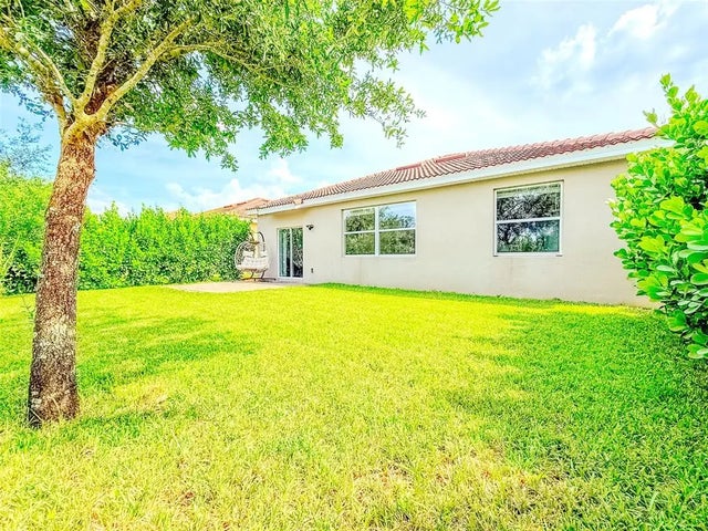 1047 Oak Bluff Drive, DAVENPORT