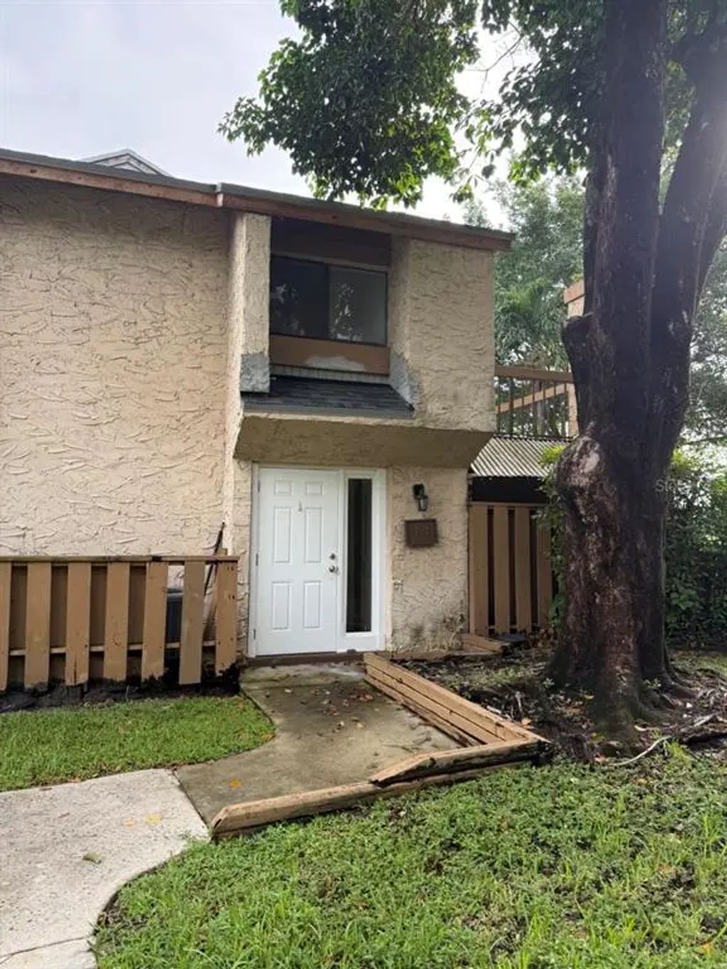 191 Wimbledon Lake Drive, PLANTATION