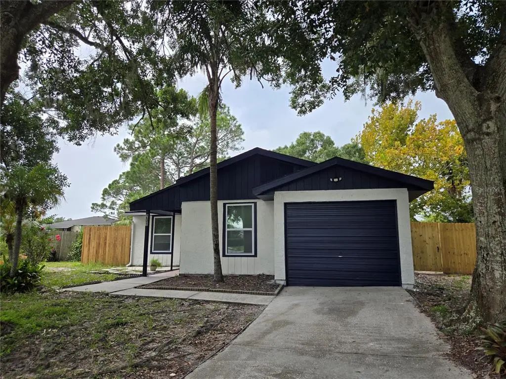 201 Lake Charles Court, OLDSMAR