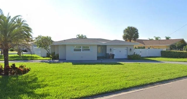 2109 Bayshore Drive, BELLEAIR BEACH