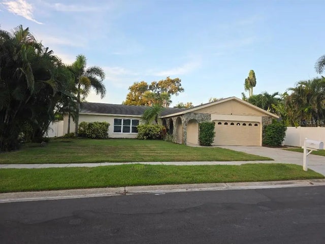 11932 99th Ave Avenue N, SEMINOLE