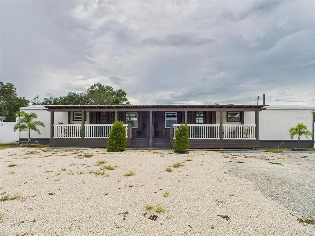 221 1st Street, DAVENPORT