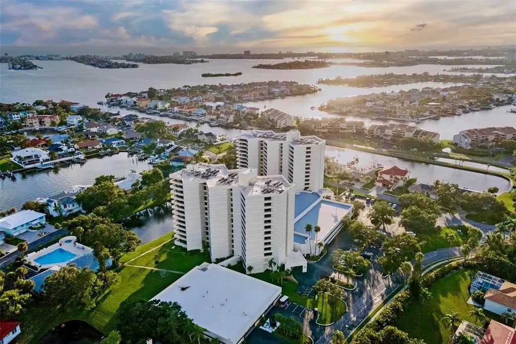 5950 Pelican Bay Plaza S 2a, ST PETERSBURG