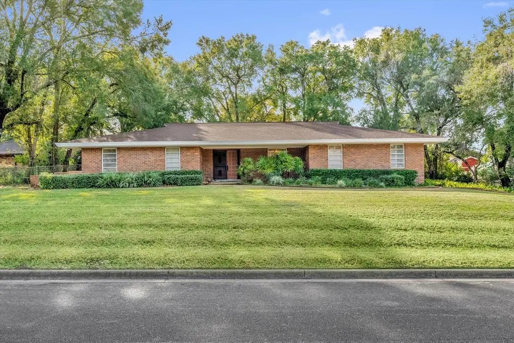 1621 Boyer Street, LONGWOOD