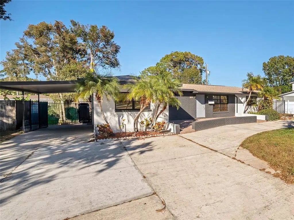 1899 66th Avenue N, ST PETERSBURG