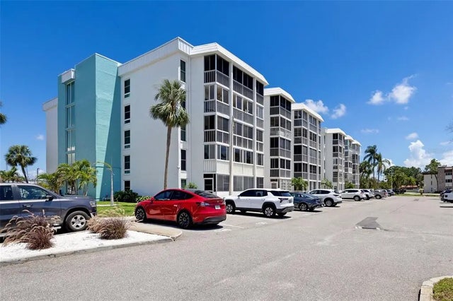 4908 38th Way S 206, ST PETERSBURG