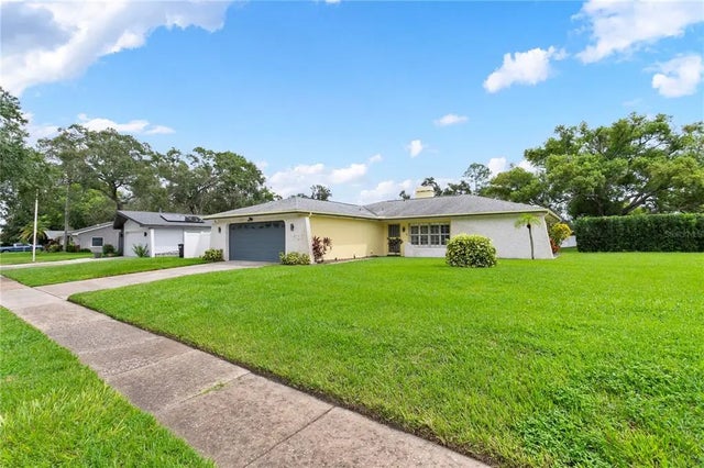 2813 Meadow Wood Drive, CLEARWATER