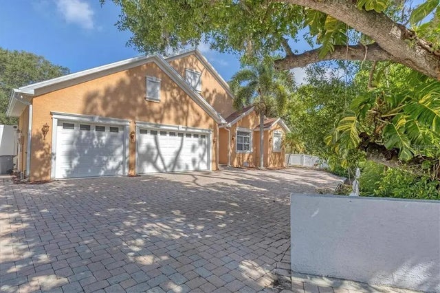 4250 Swift Road, SARASOTA