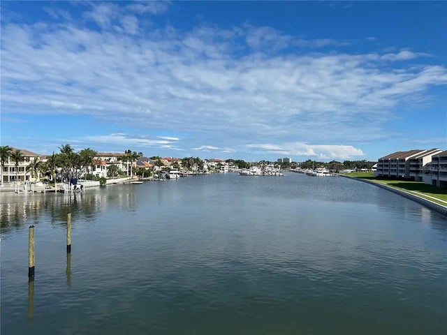 2775 Kipps Colony Drive S 205, ST PETERSBURG