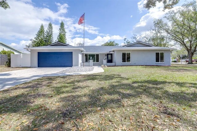 15401 Woodcastle Place, TAMPA