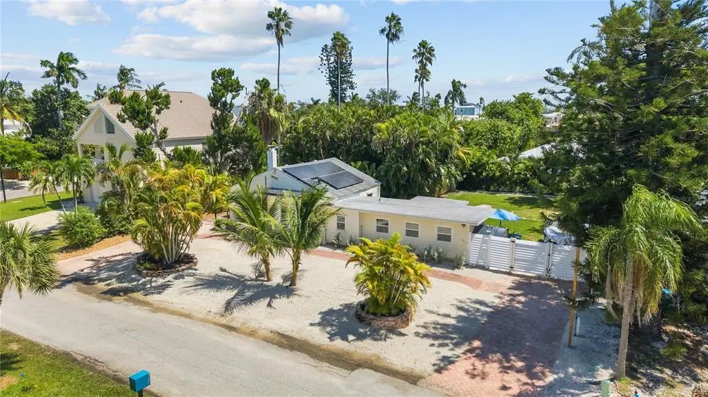 760 Longboat Court, LONGBOAT KEY