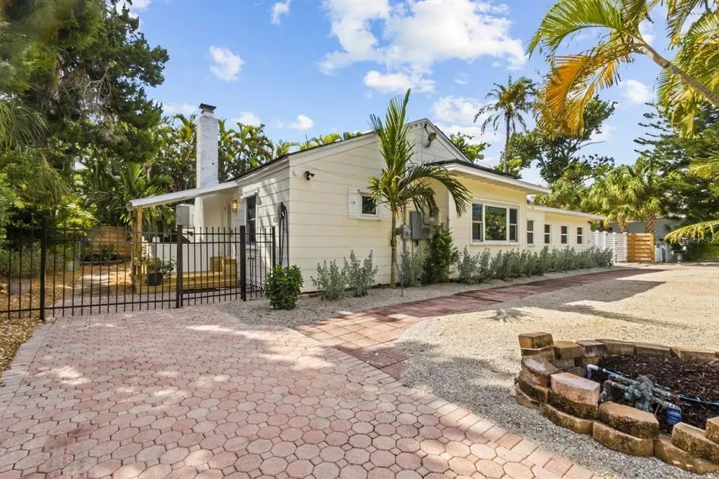 760 Longboat Court, LONGBOAT KEY