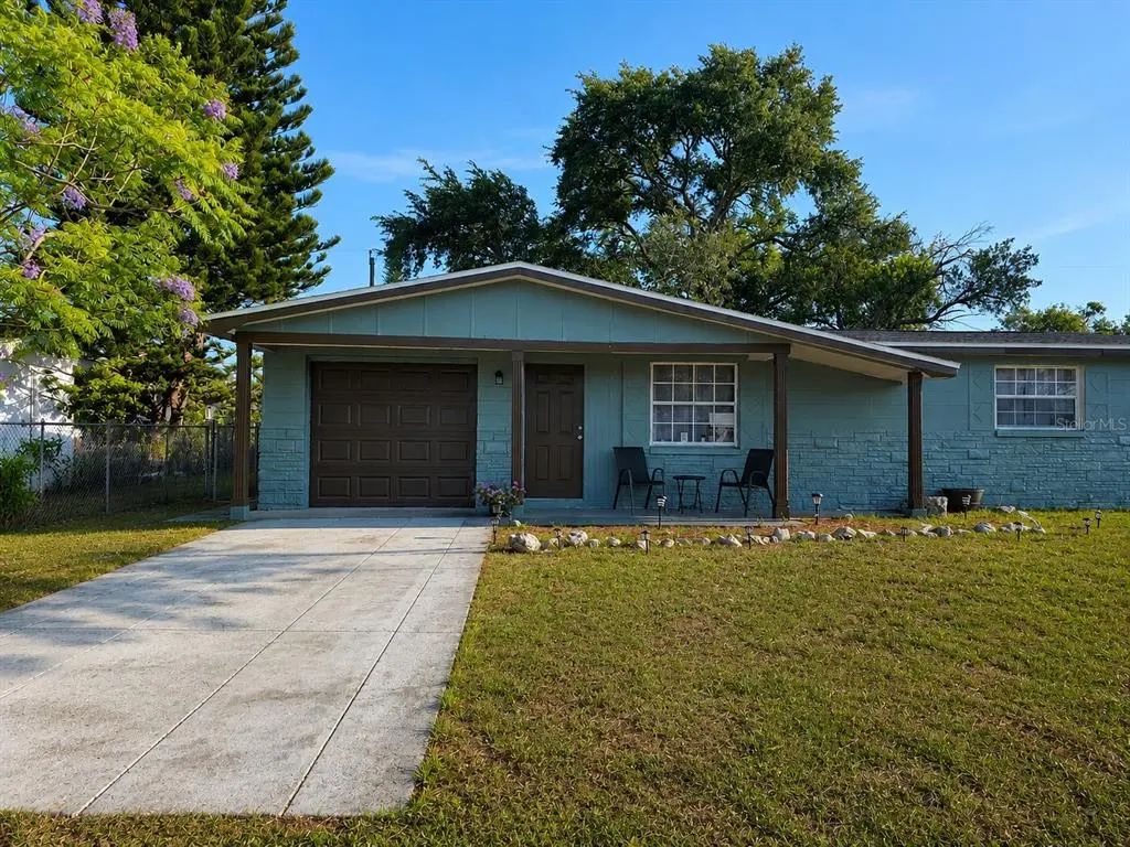 4823 Longwood Avenue, HOLIDAY