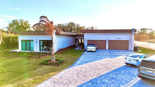 6208 Winter Garden Vineland Road, WINDERMERE