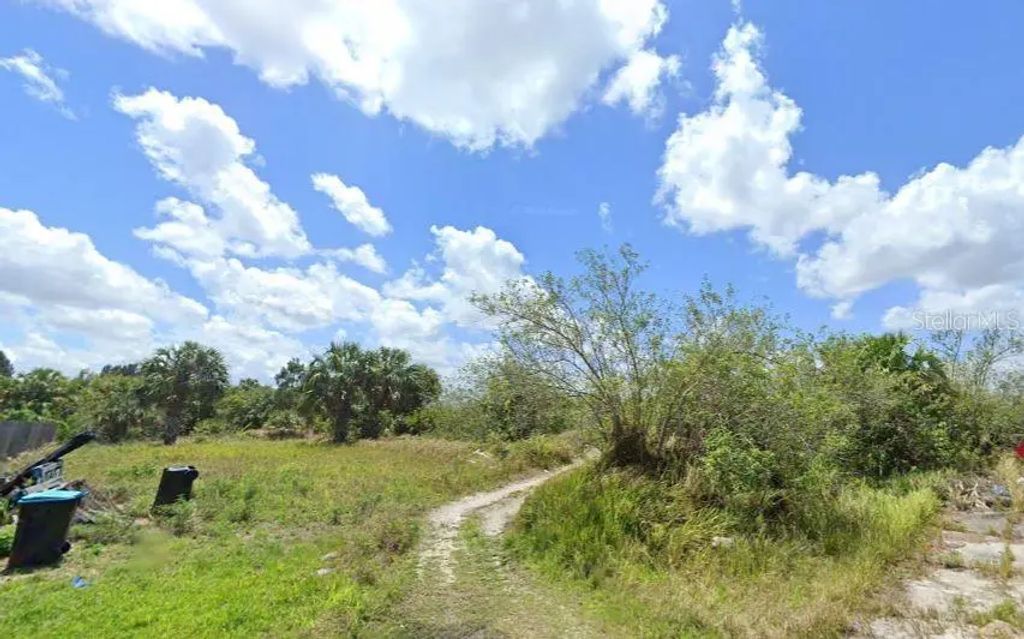 896 Laika Road Sw, PALM BAY
