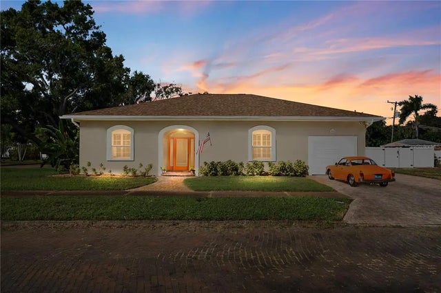 300 62nd Street N, ST PETERSBURG