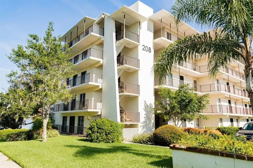 208 Lake Howard Drive Nw 104, WINTER HAVEN