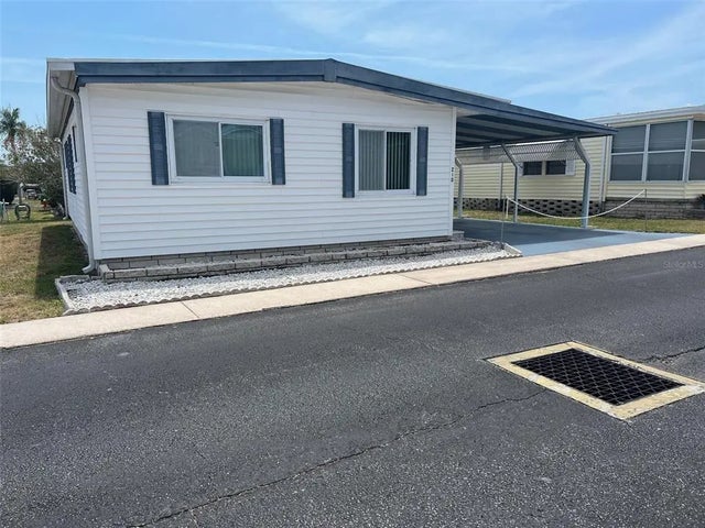 210 Royal Palm Circle, LARGO