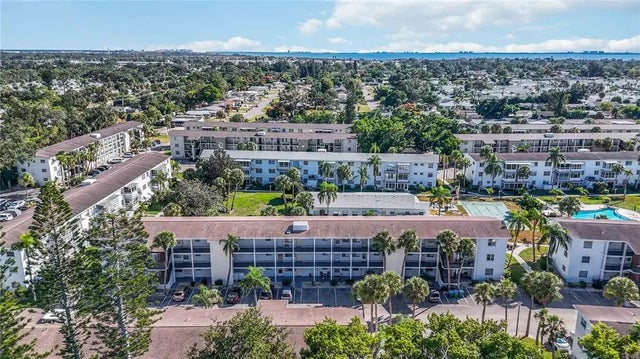 2044 Canal Drive M37, BRADENTON
