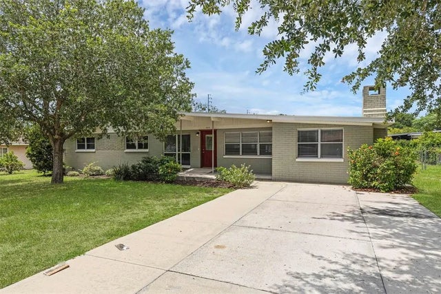 203 E Lakeview Avenue, EUSTIS