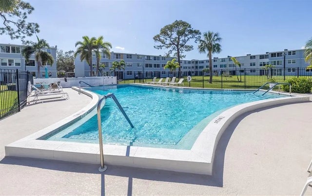 4915 Bay Street Ne 322, ST PETERSBURG