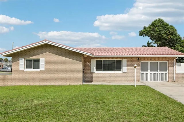 7499 7th Street N, ST PETERSBURG