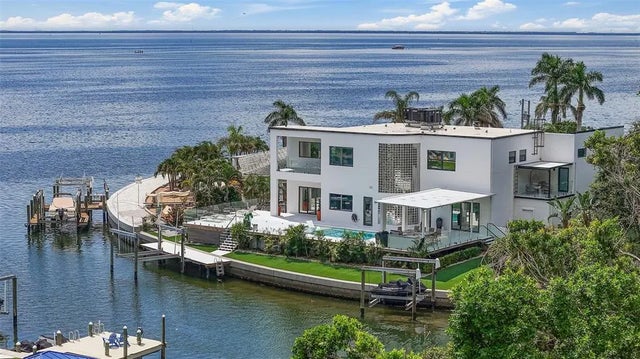 585 Dolphin Avenue Se, ST PETERSBURG