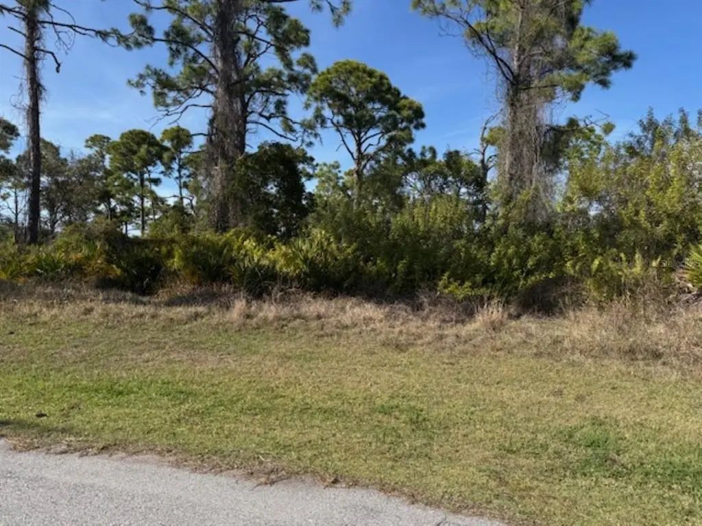 102 Beryl Drive, ROTONDA WEST