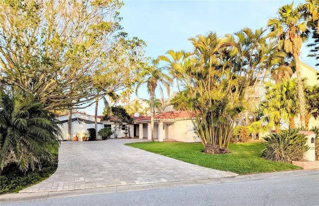 173 Bath Club Boulevard N, NORTH REDINGTON BEACH