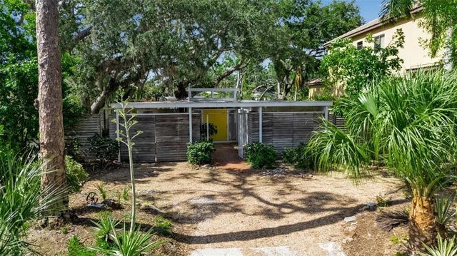 1677 Hyde Park Street, SARASOTA