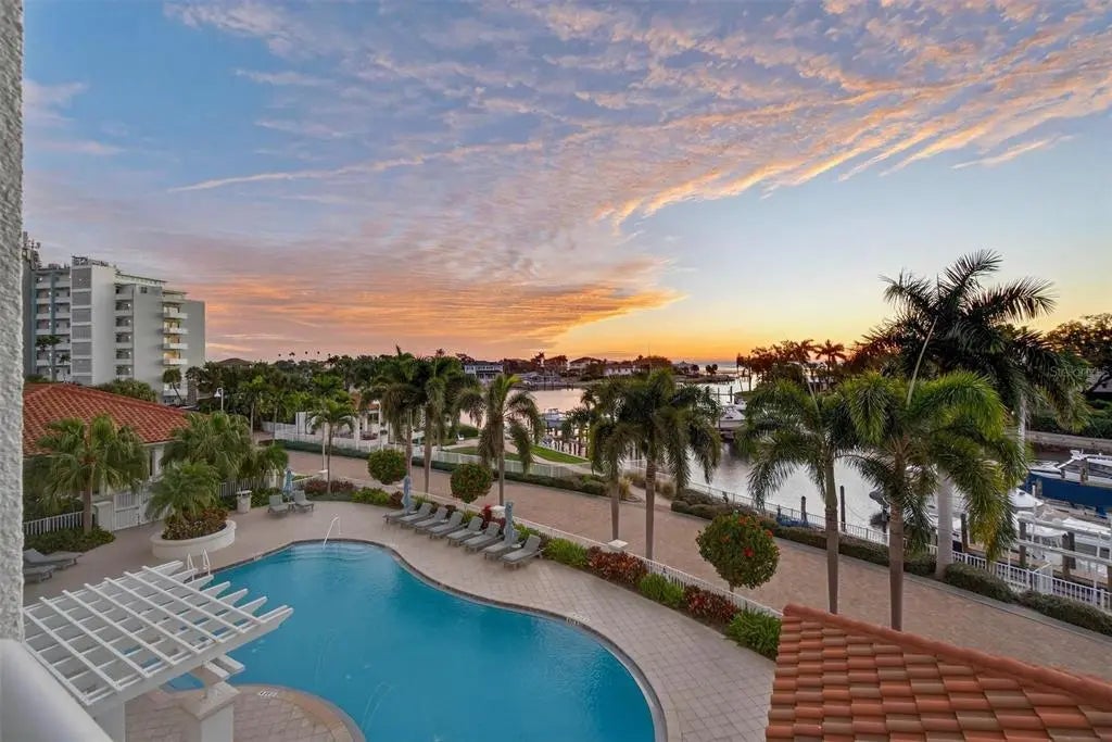 1325 Snell Isle Boulevard Ne 302, ST PETERSBURG