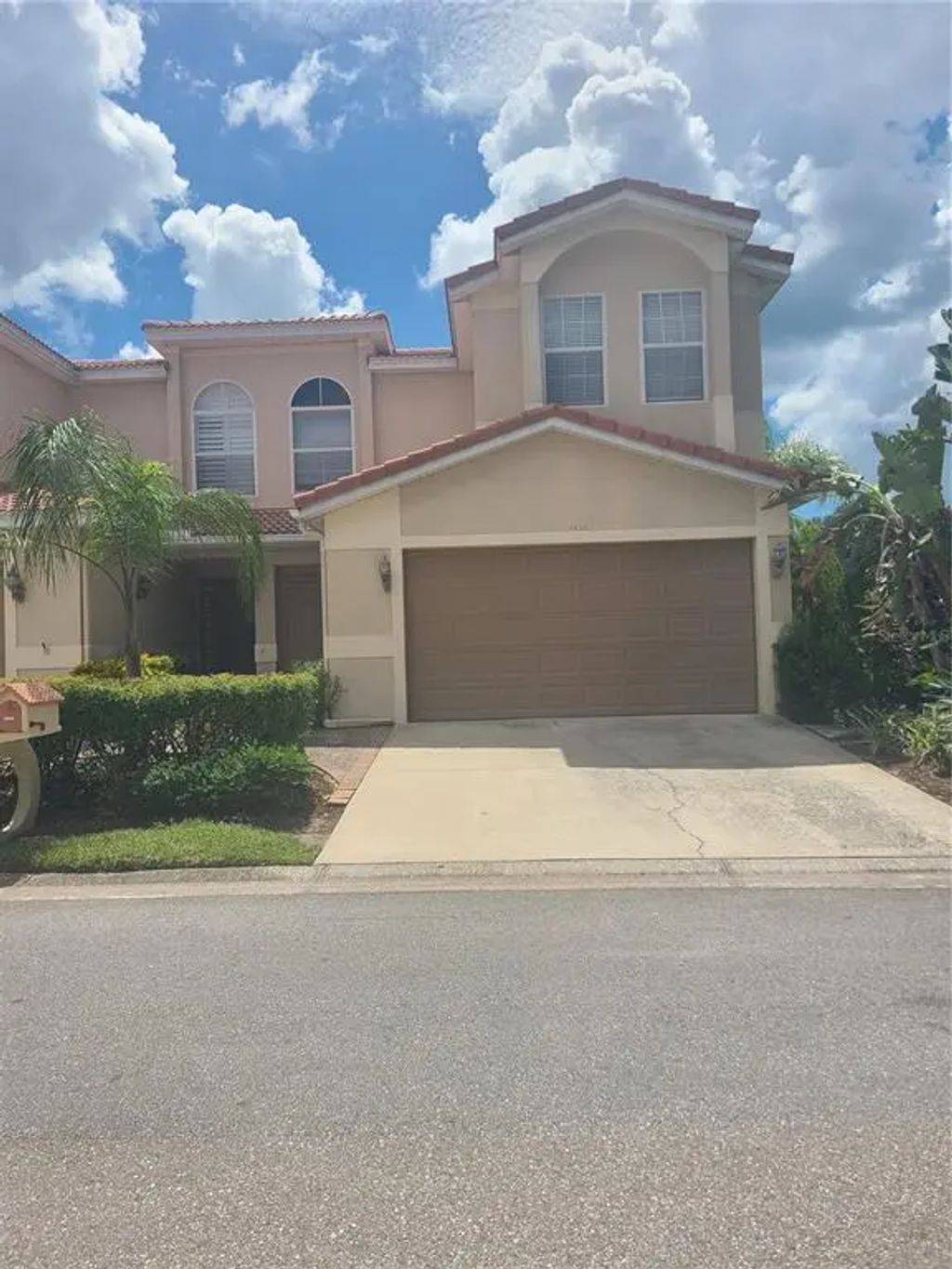 10432 La Mirage Court, TAMPA