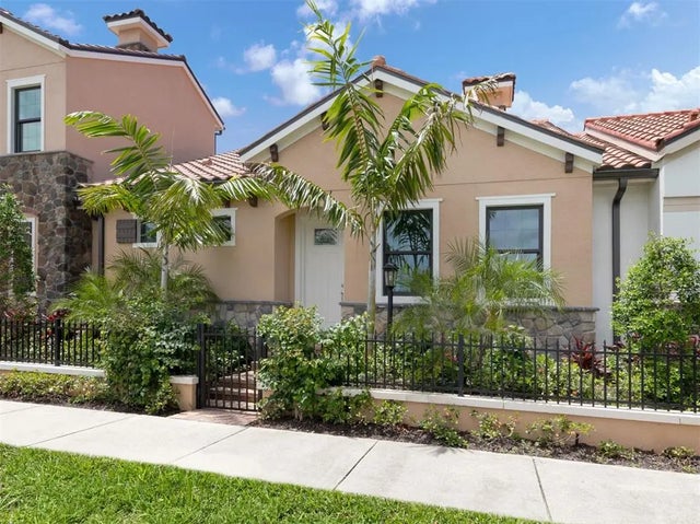 930 E Venice Avenue, VENICE