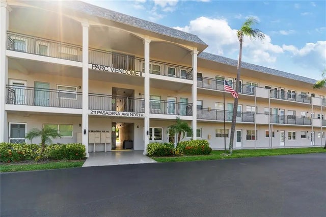 211 Pasadena Avenue N 109, ST PETERSBURG