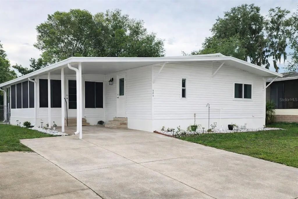 121 Pine Tree Drive, DEBARY