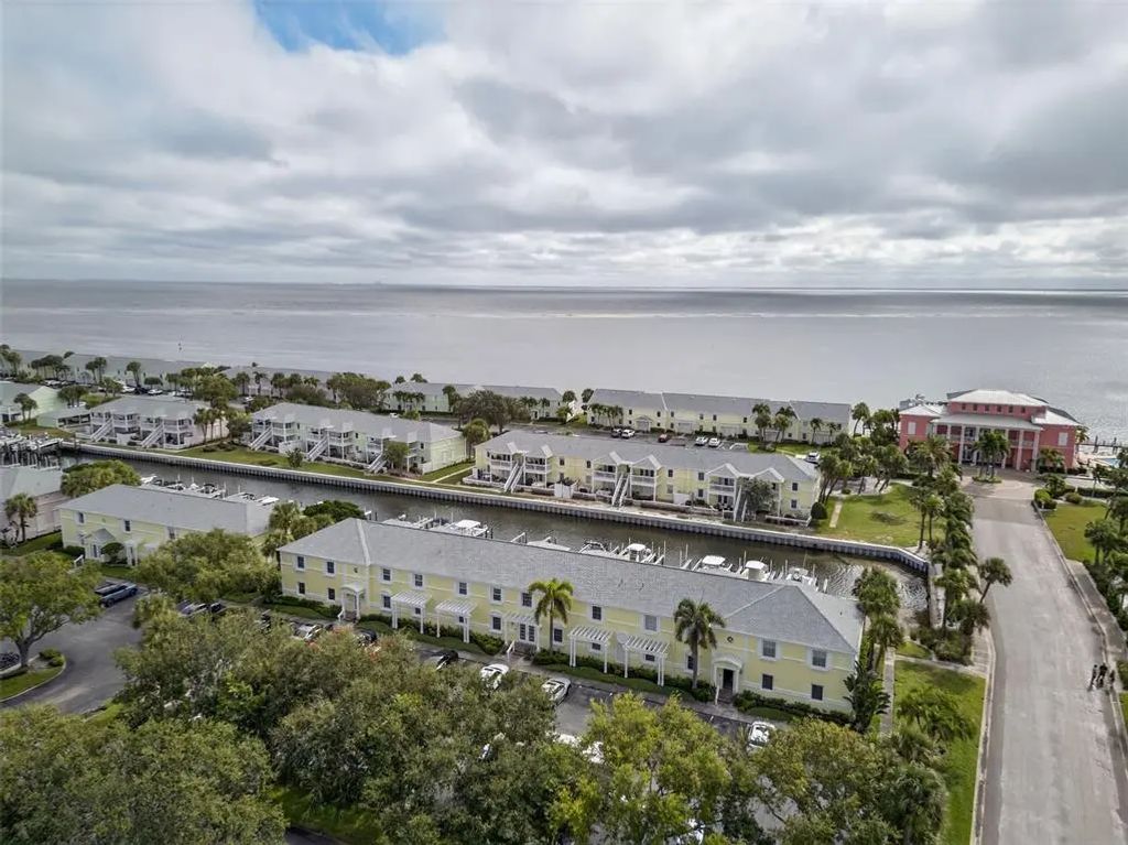 4924 Beach Drive Se F, ST. PETERSBURG