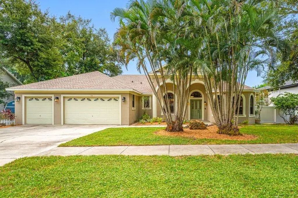 114 Irwin St E, SAFETY HARBOR