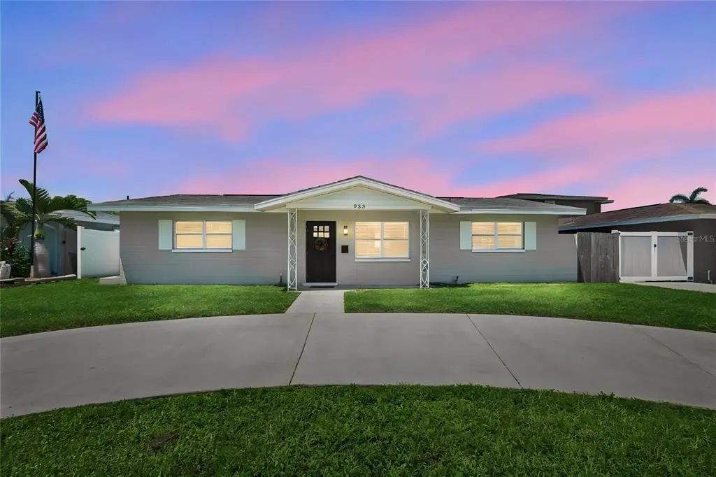 933 41st Avenue Ne, ST. PETERSBURG