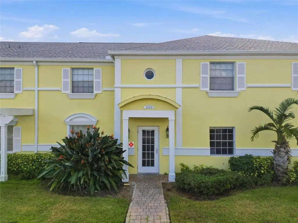 220 Pompano Drive Se D, ST PETERSBURG