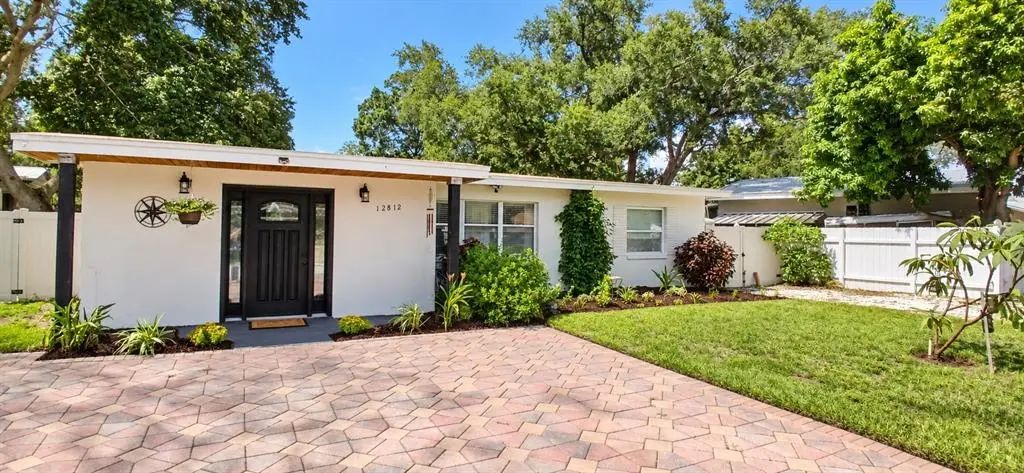 12812 Lake Drive, LARGO
