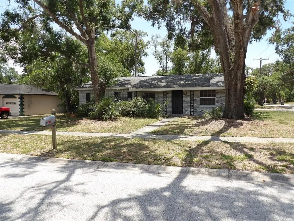 816 W 130 Th Avenue, TAMPA