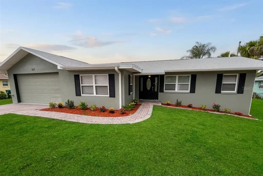 907 Valentina Drive, DUNDEE