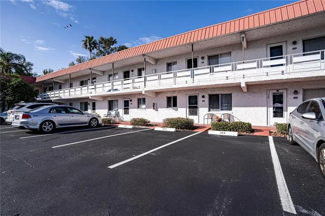 1100 Martinique Drive 106, WINTER HAVEN