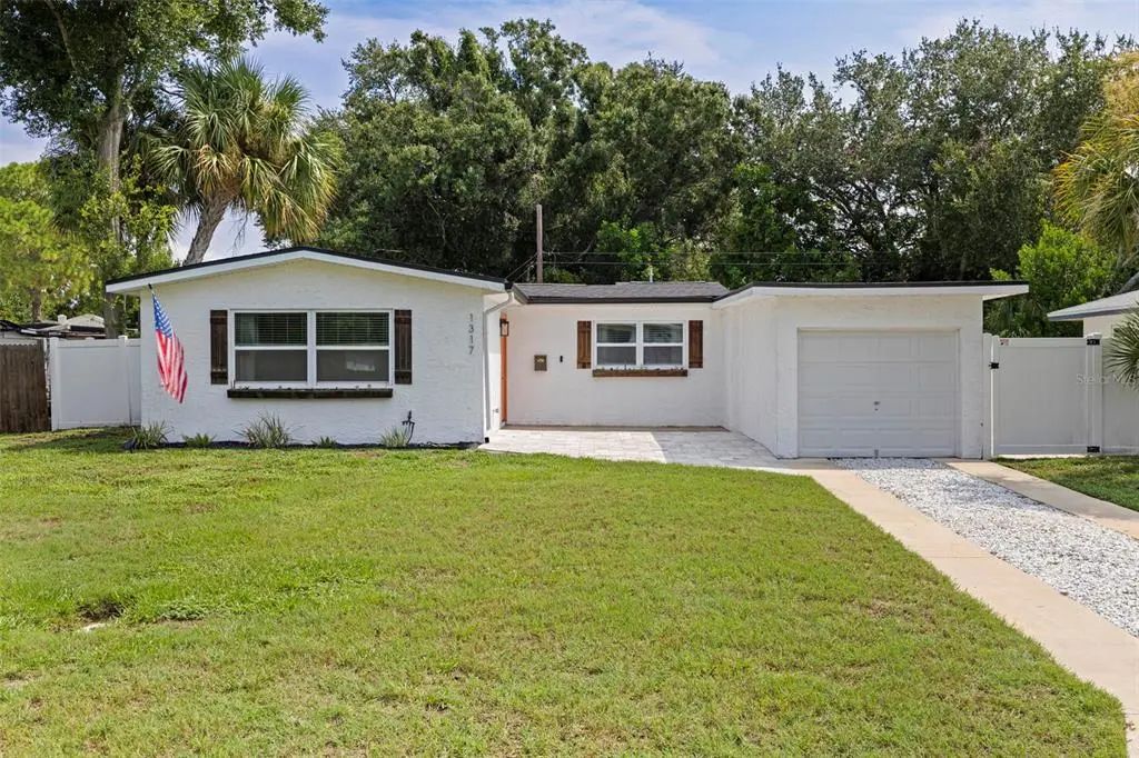 1317 Essex Drive N, ST. PETERSBURG