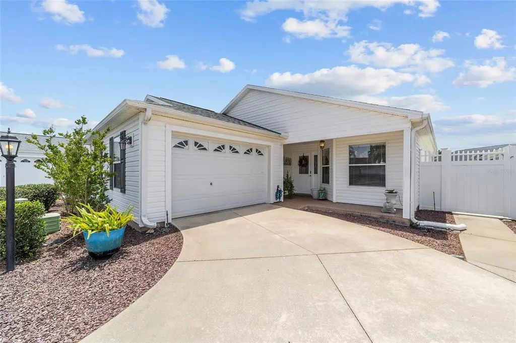 418 Flossmoor Court, THE VILLAGES