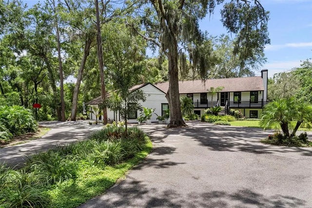 900 Oak Hollow Place, BRANDON