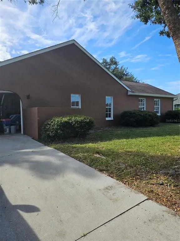 417 Lake Of The Woods Drive, VENICE