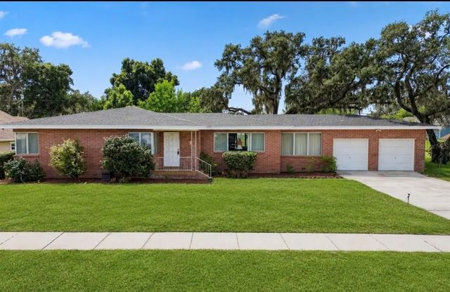 111 E Orange Street, DAVENPORT
