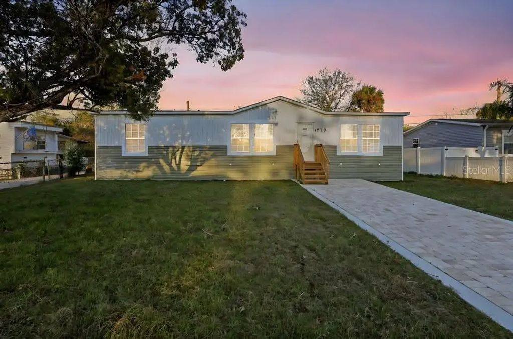 1913 Woodcrest Drive, ORMOND BEACH